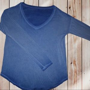 American Eagle Longs Sleeve V Neck